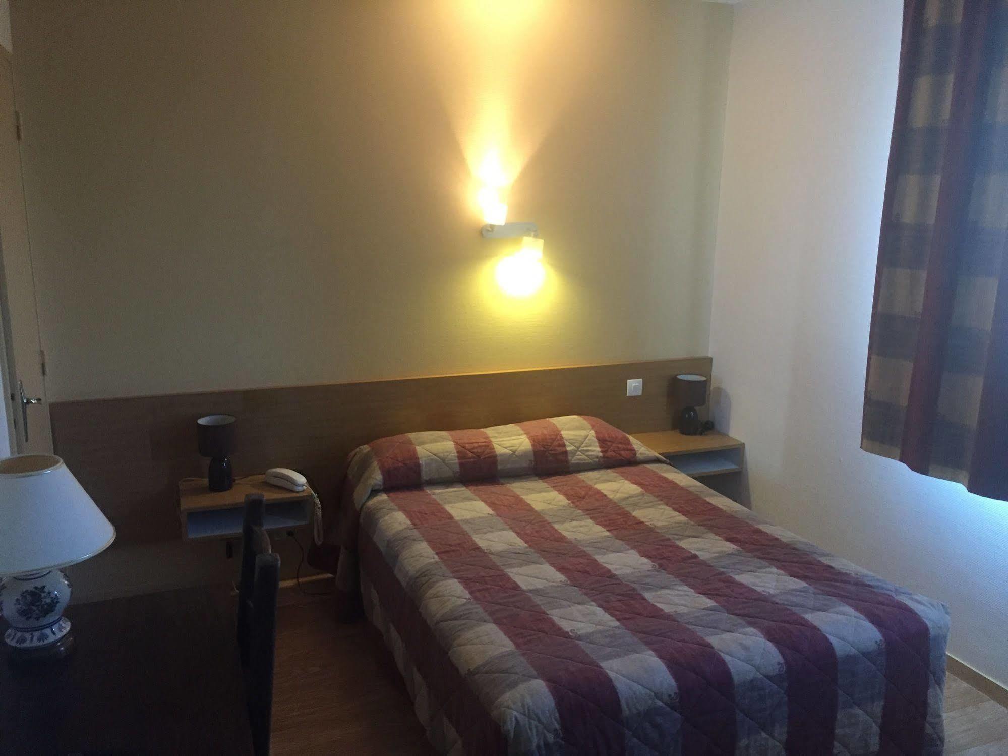 Hotel Le Boischaut - Citotel Шатору Екстер'єр фото